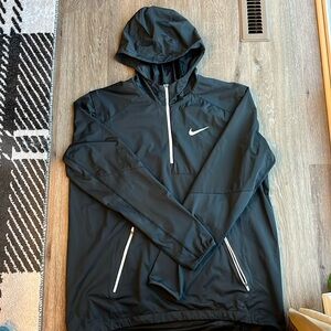 Barely worn Nike half zip pullover size Large